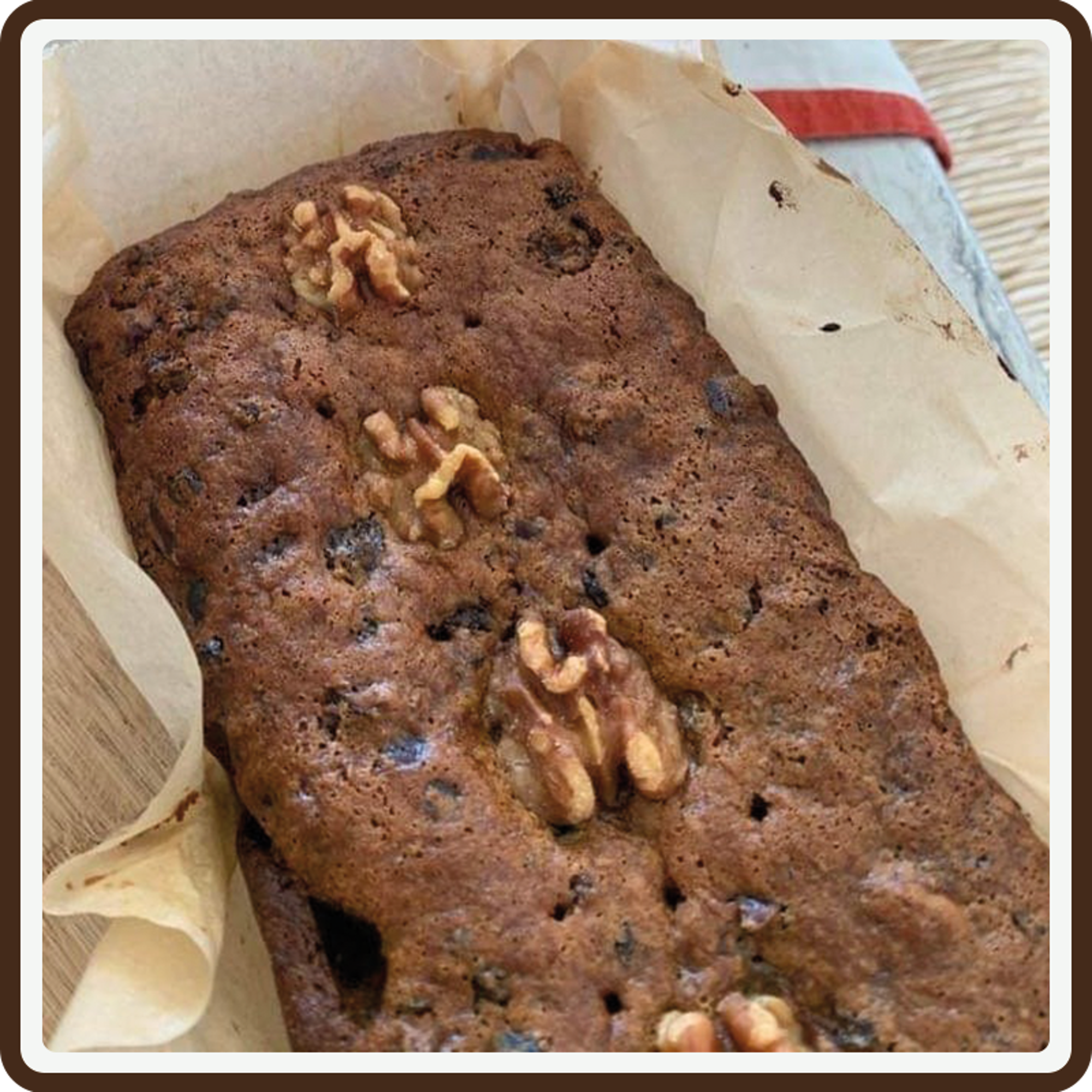 Vicky's date and walnut cake